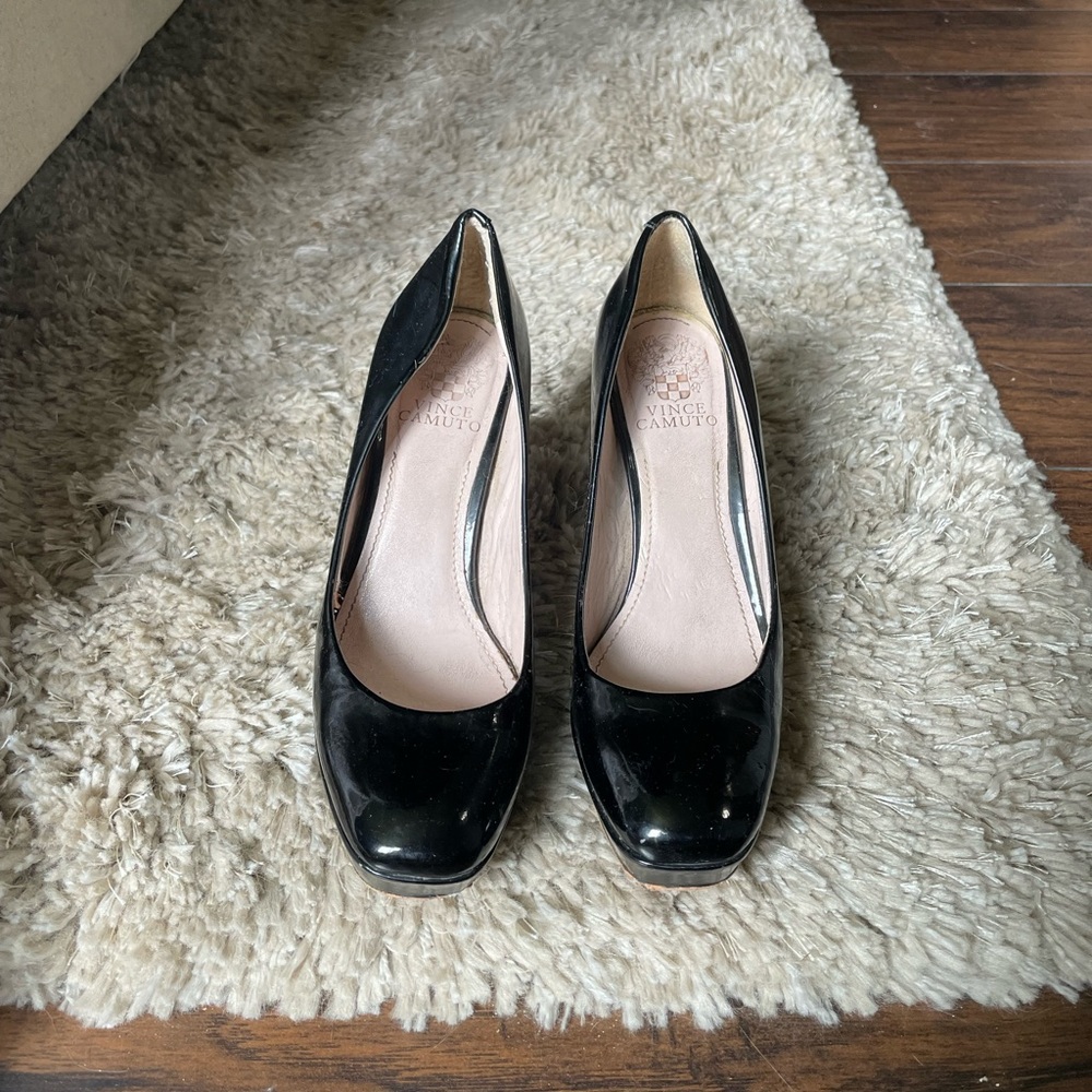 VINCE CAMUTO PUMPS 💕